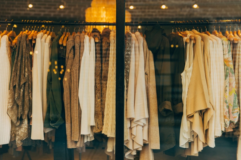 magasin-VALBONNE-min_clothe_fashion_store_shop_window_store_front-21277